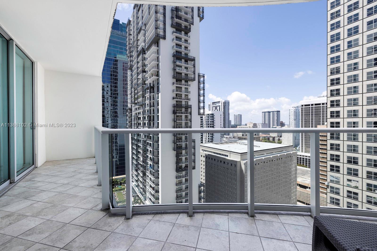 300 S Biscayne Blvd # 2305 Unit: T-2305