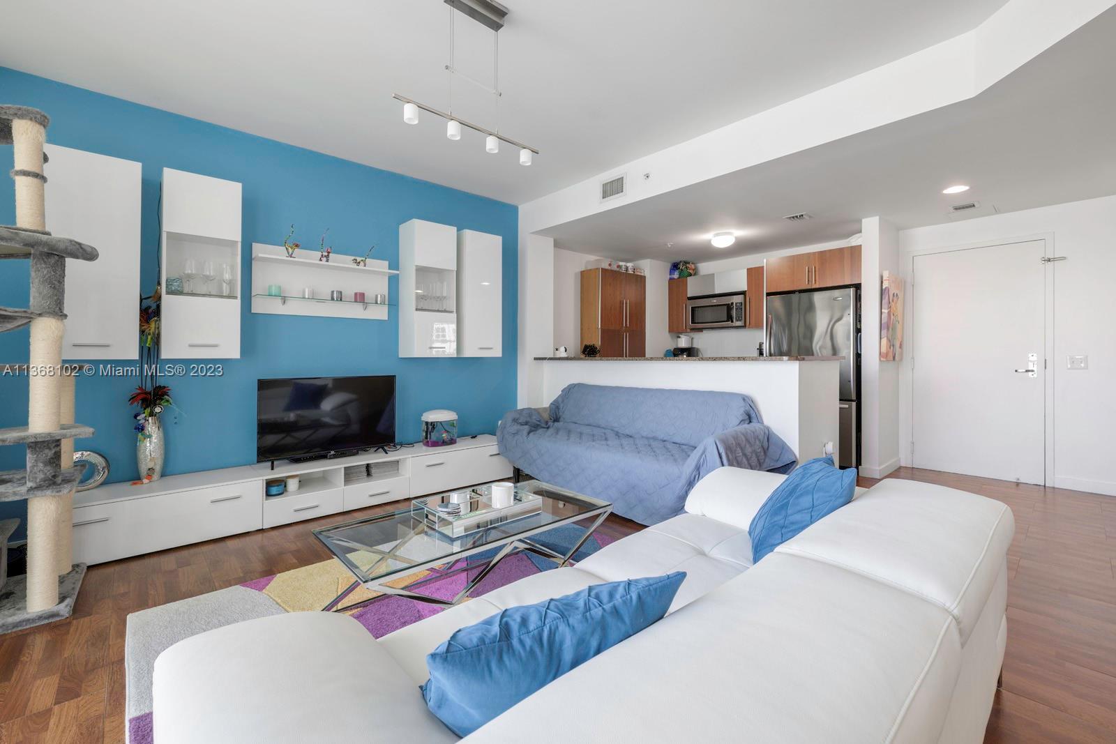 300 S Biscayne Blvd # 2305 Unit: T-2305