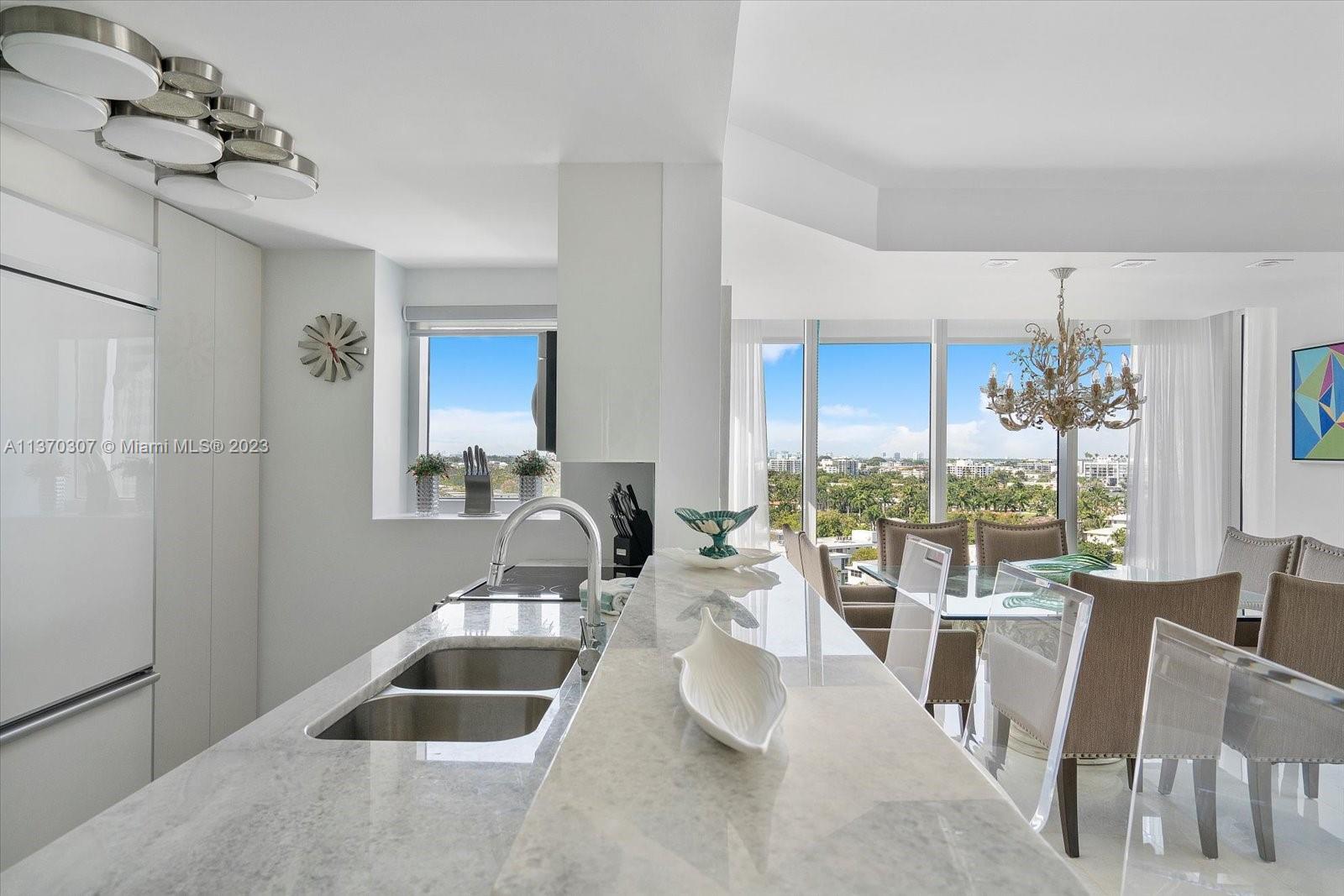 10275 Collins Ave # 922