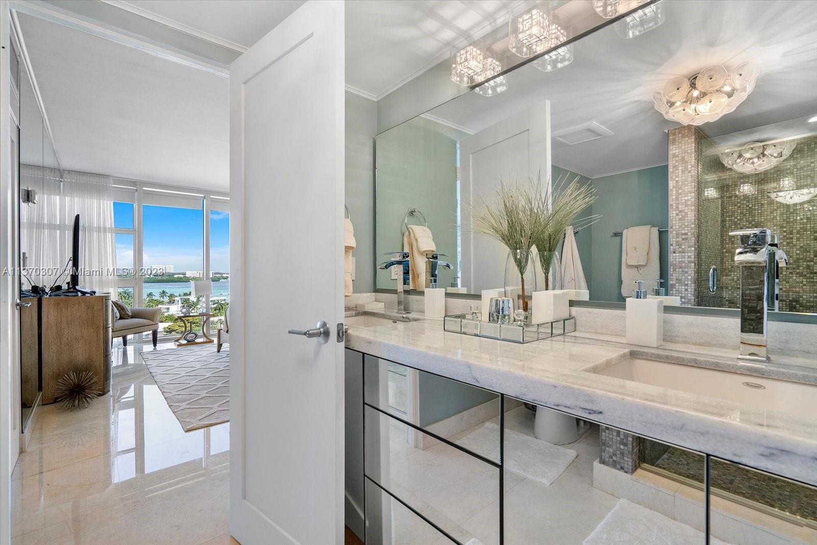 10275 Collins Ave # 922