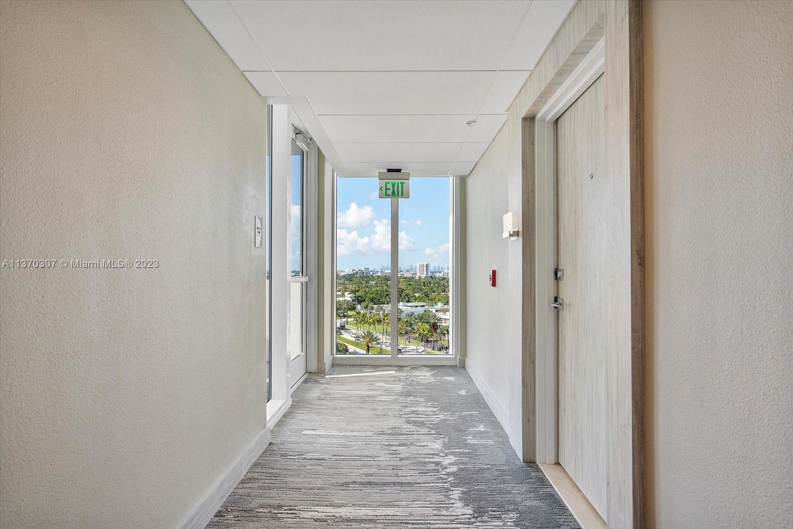 10275 Collins Ave # 922
