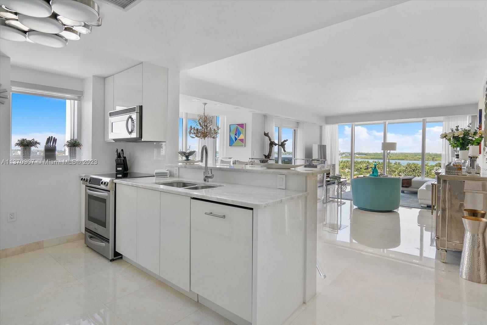 10275 Collins Ave # 922