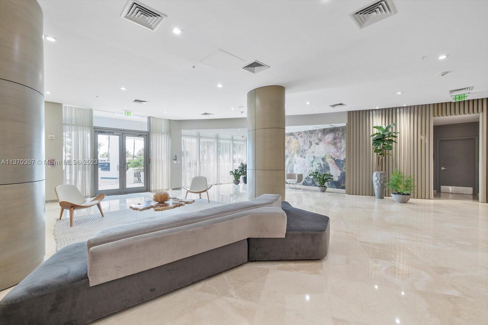 10275 Collins Ave # 922