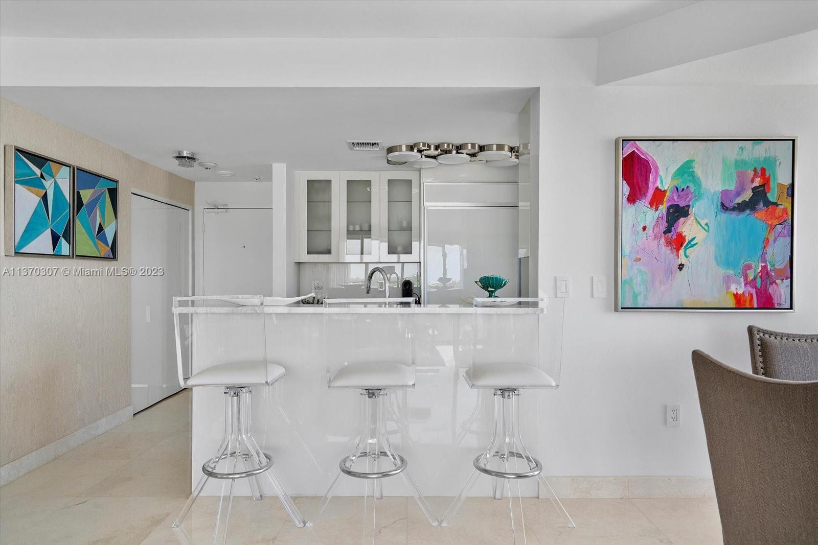 10275 Collins Ave # 922