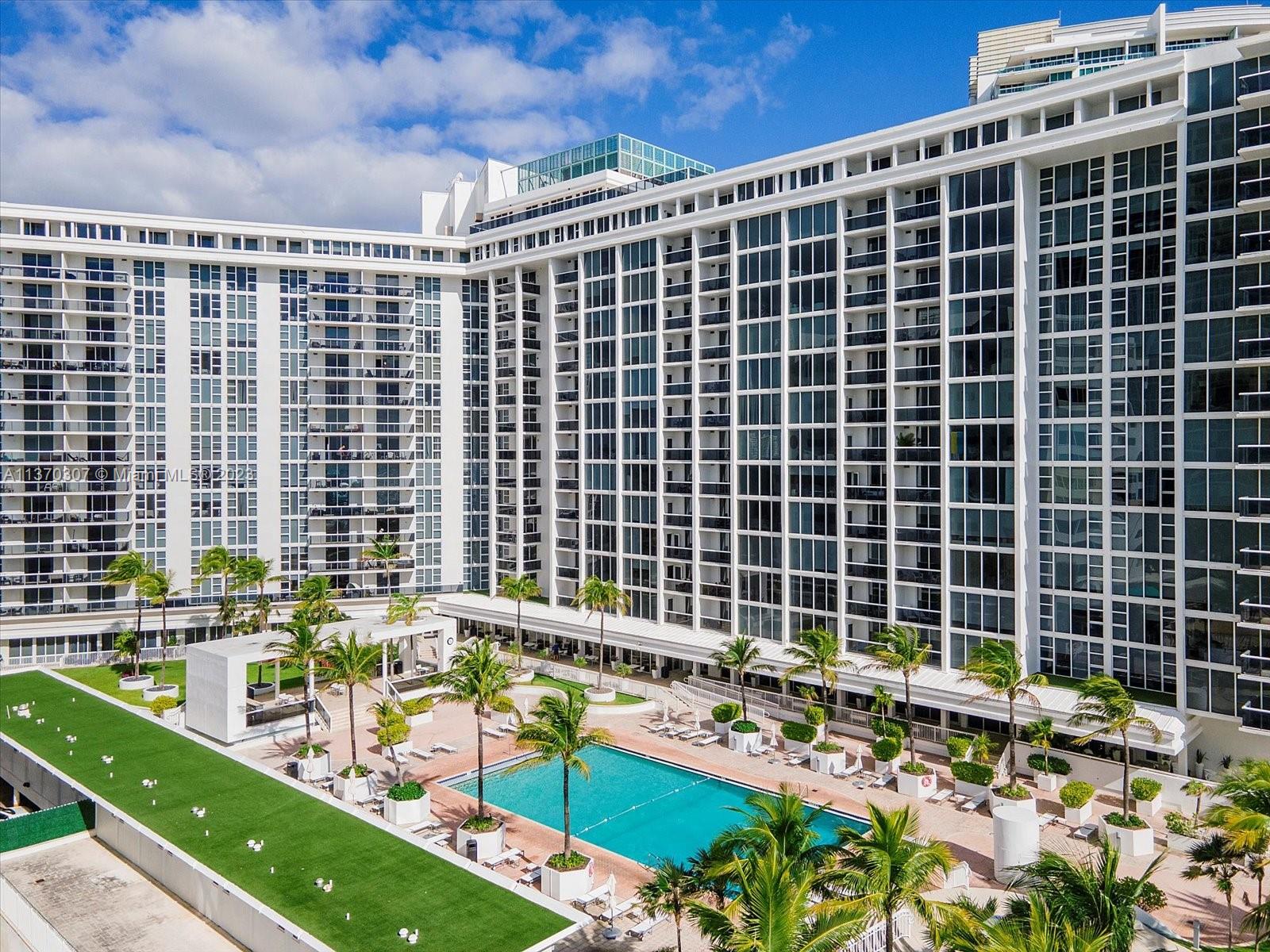 10275 Collins Ave # 922