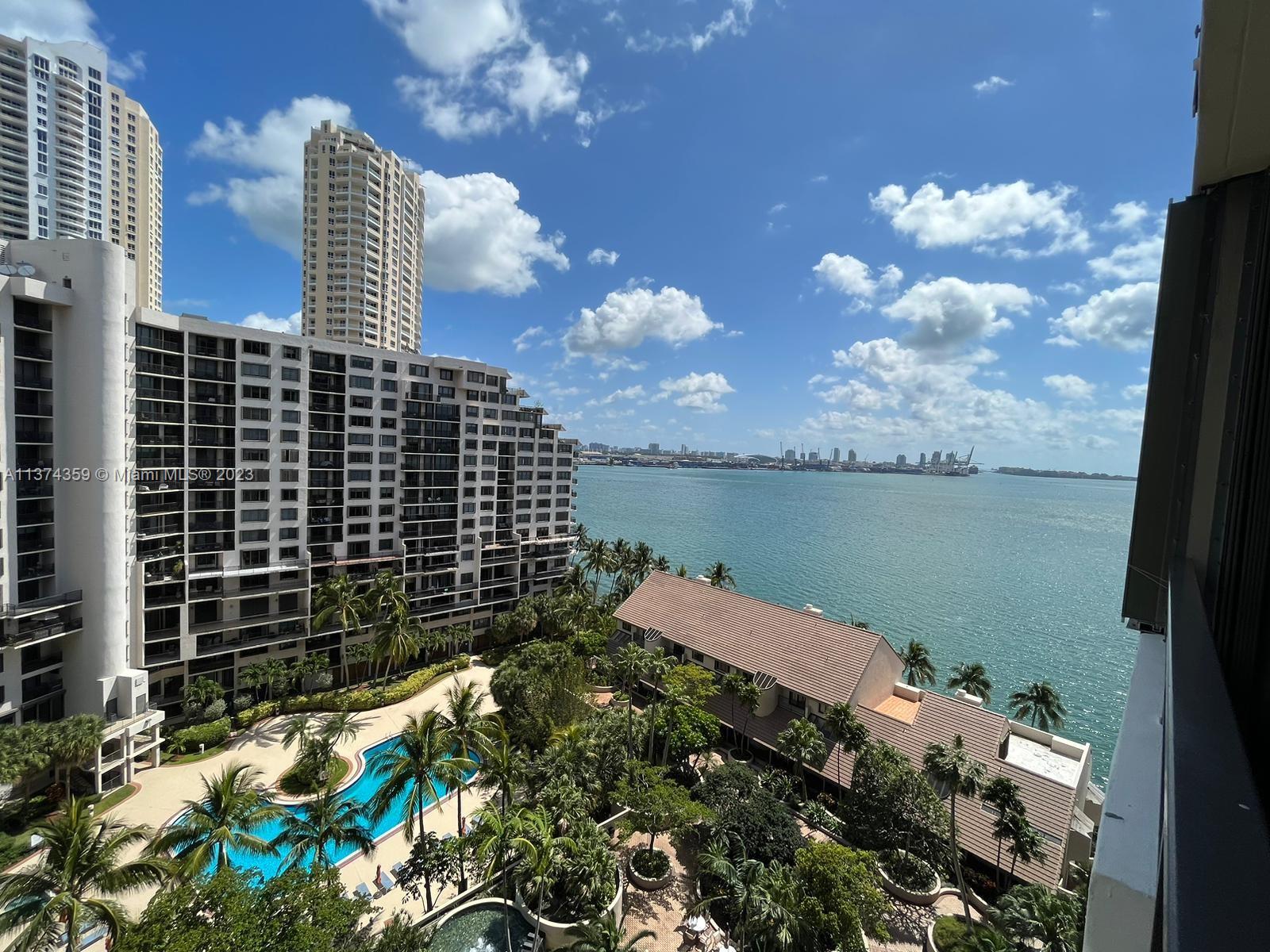 520 Brickell Key Dr # A1400