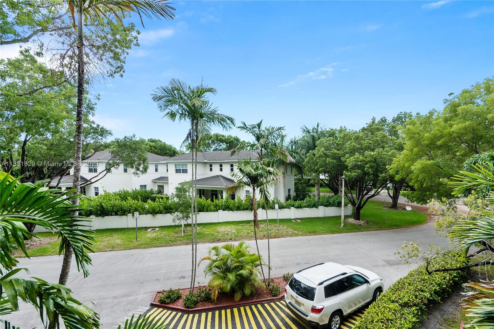 1205 Mariposa Ave # 316