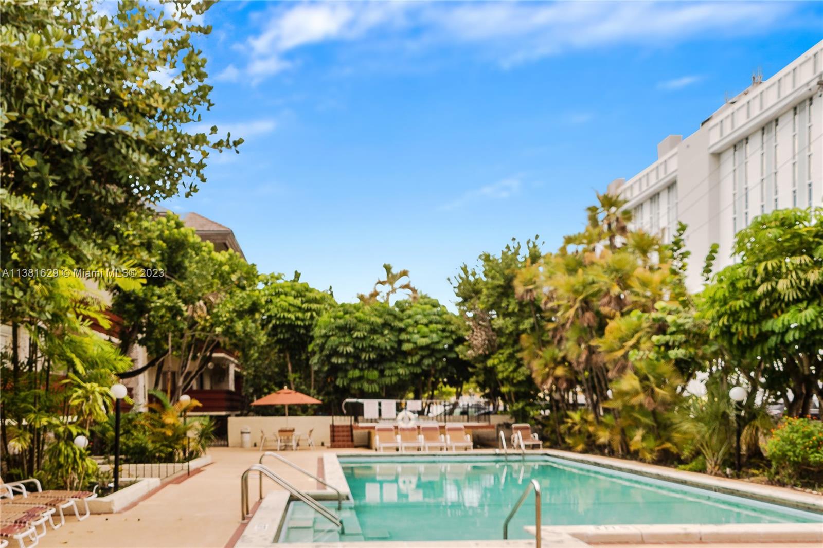 1205 Mariposa Ave # 316