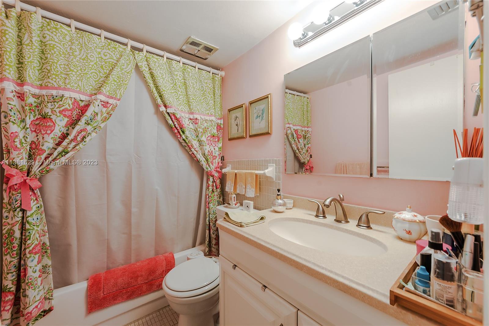 1205 Mariposa Ave # 316