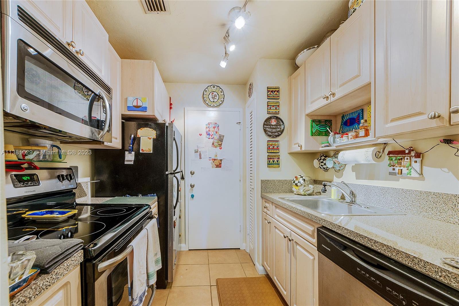 1205 Mariposa Ave # 316