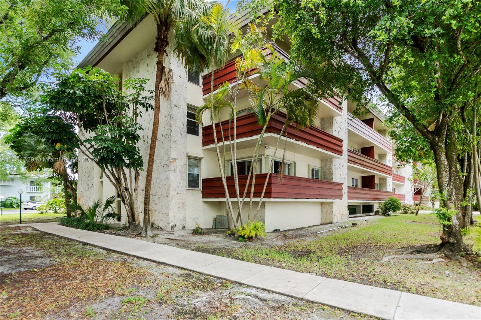 1205 Mariposa Ave # 316