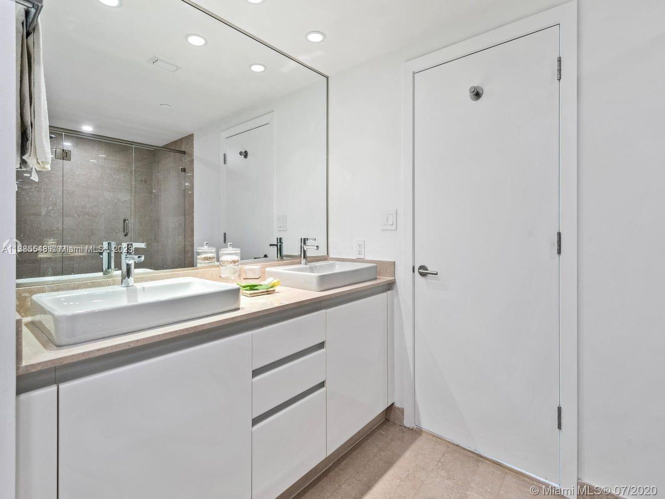 2127 Brickell Ave # 1606