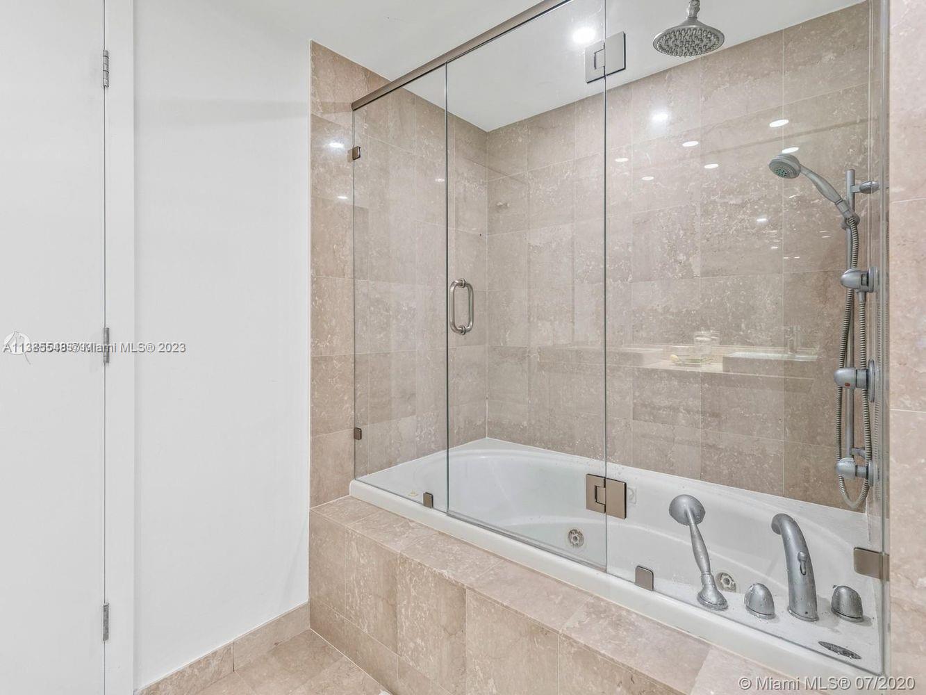 2127 Brickell Ave # 1606