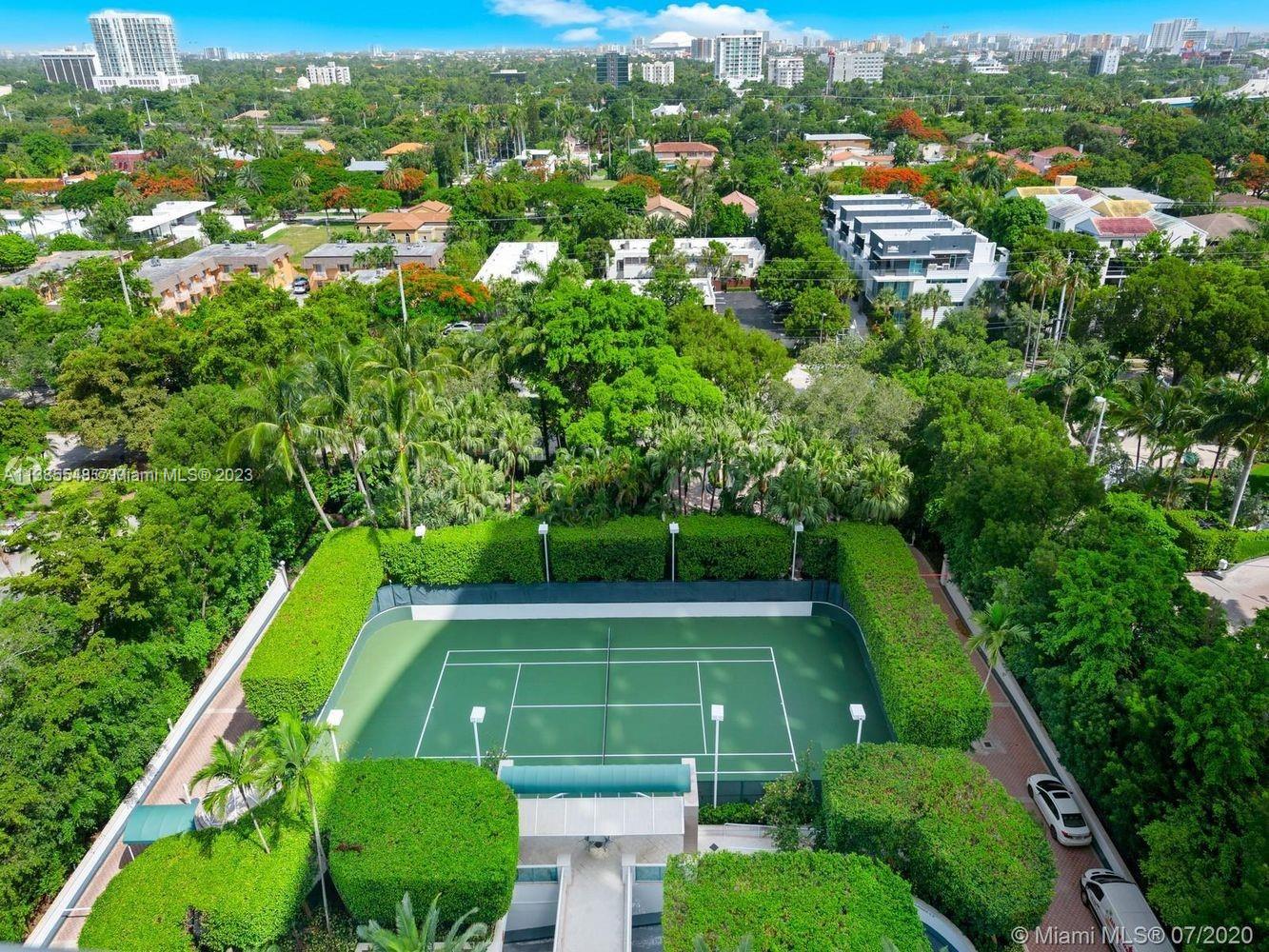 2127 Brickell Ave # 1606