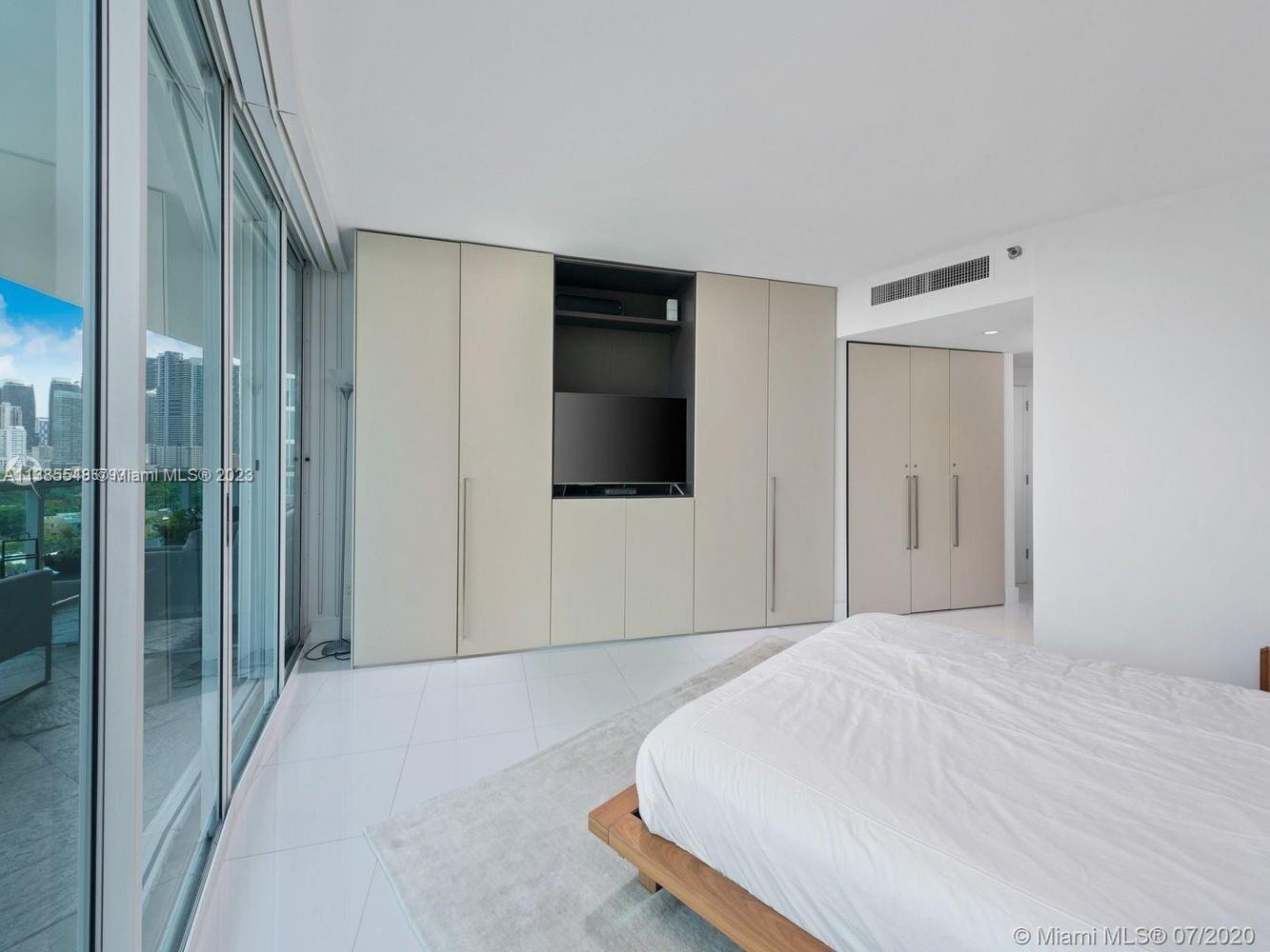 2127 Brickell Ave # 1606