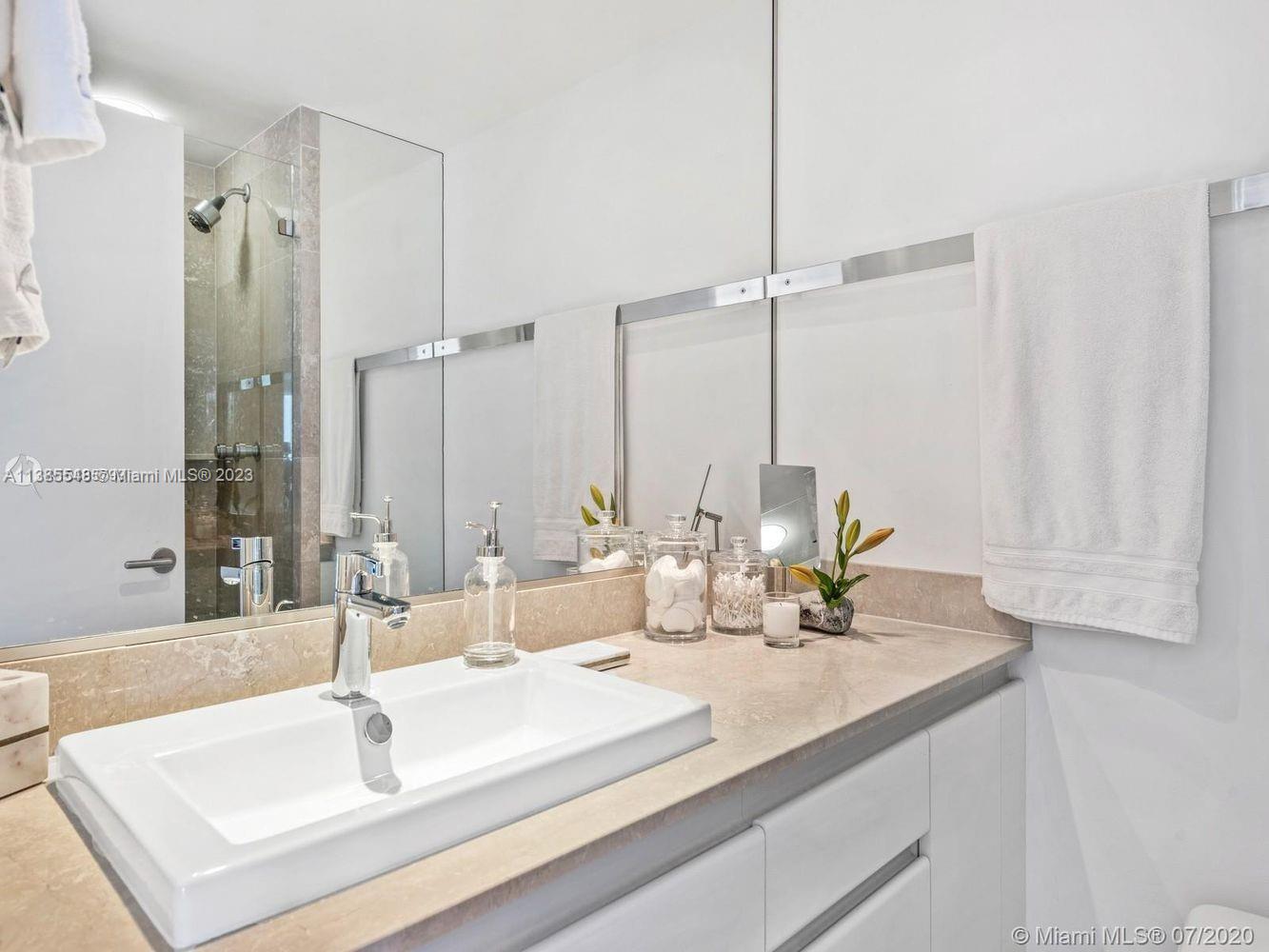 2127 Brickell Ave # 1606