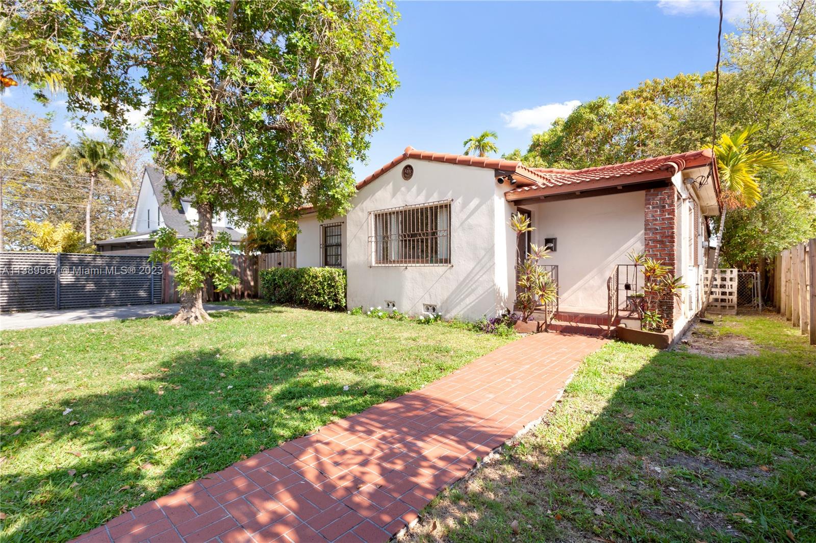 2214 SW 17th Ter
