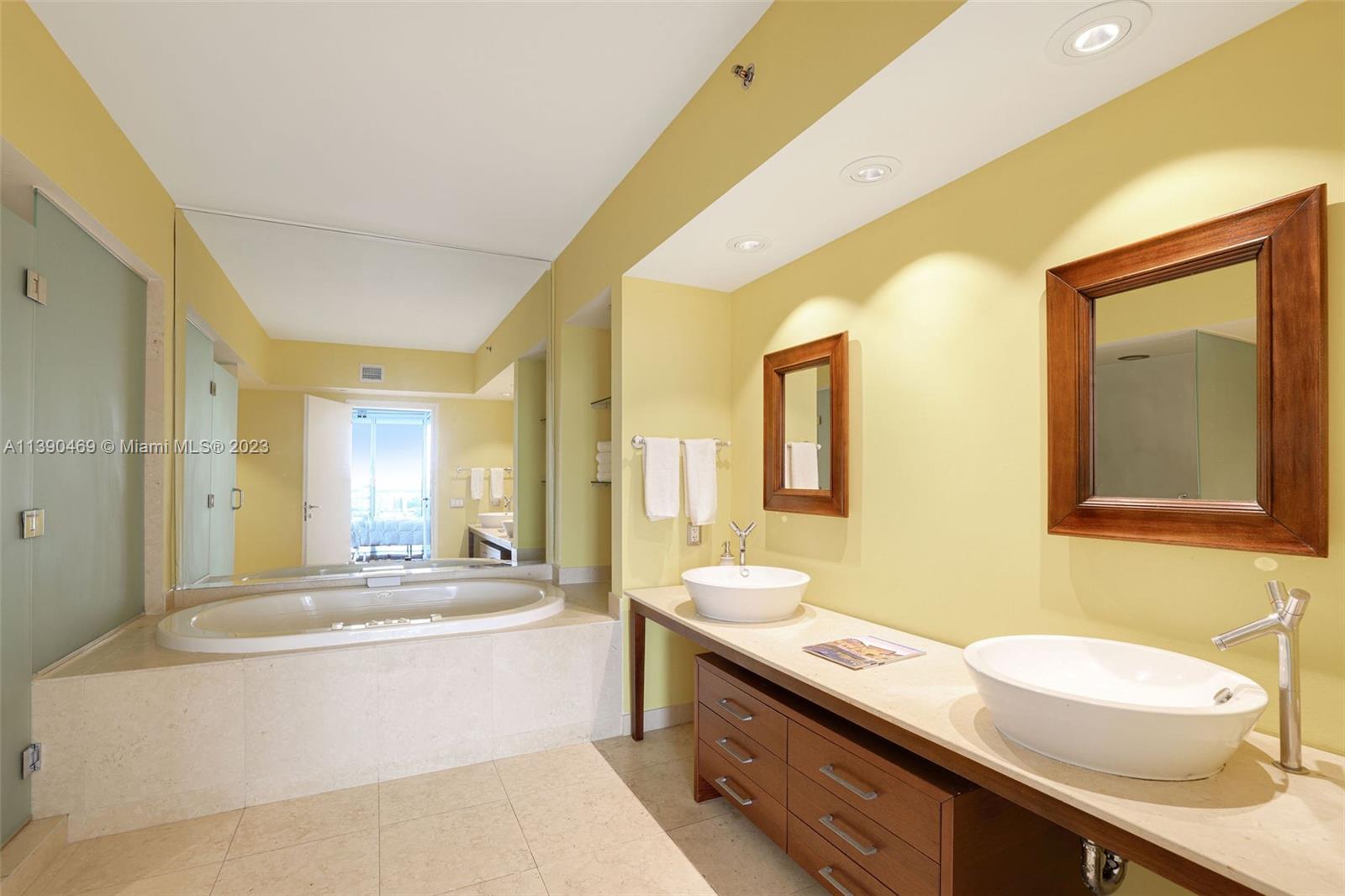 450 Alton Rd # 1610