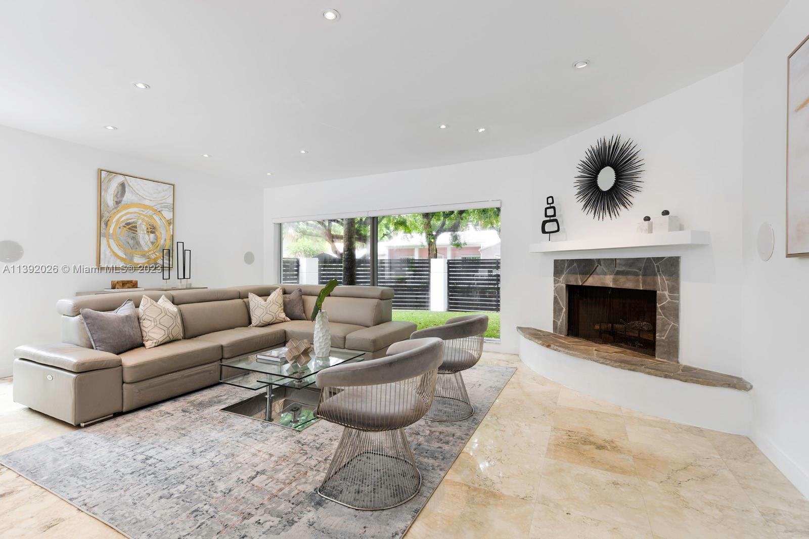 2800 Crystal Ct