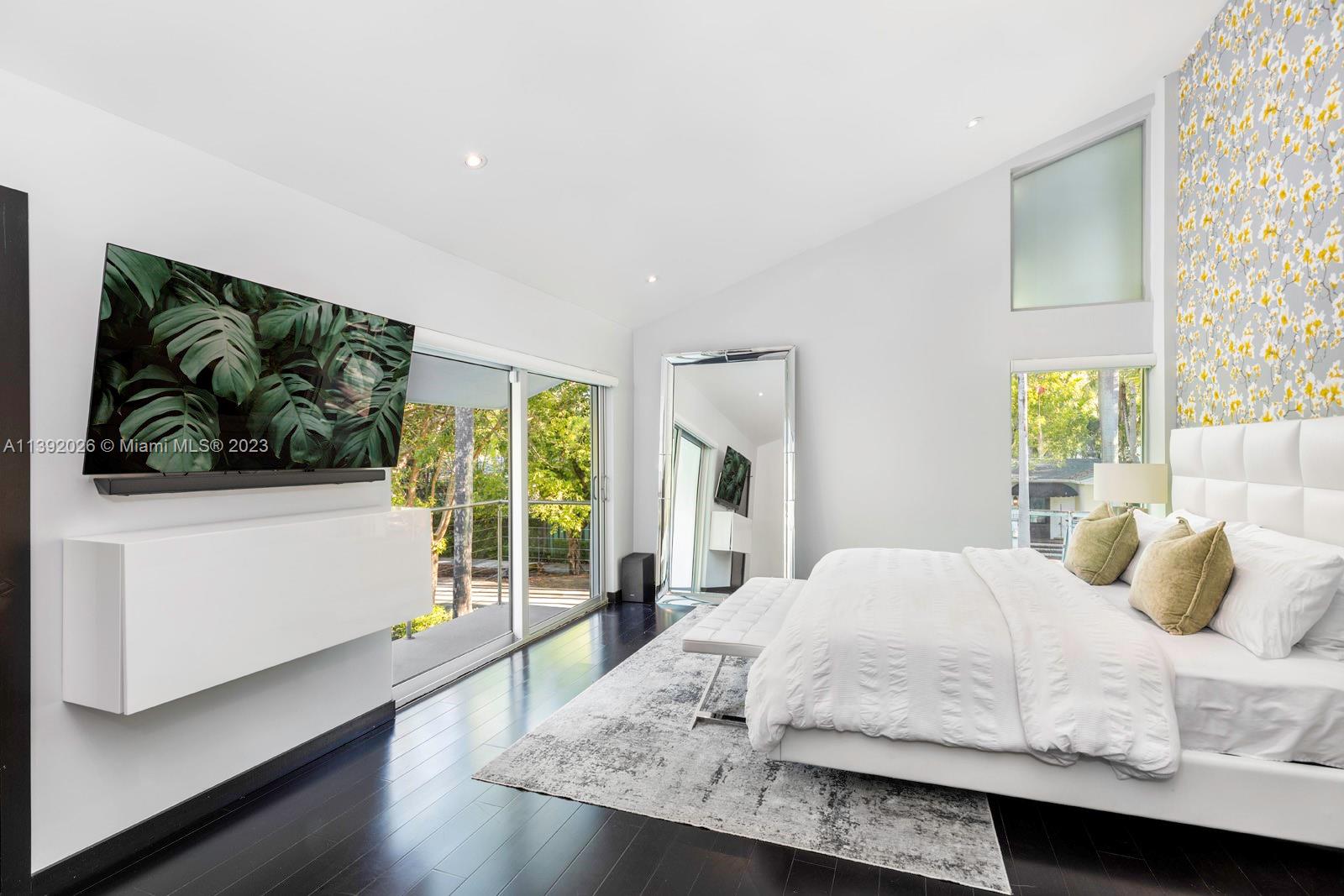 2800 Crystal Ct