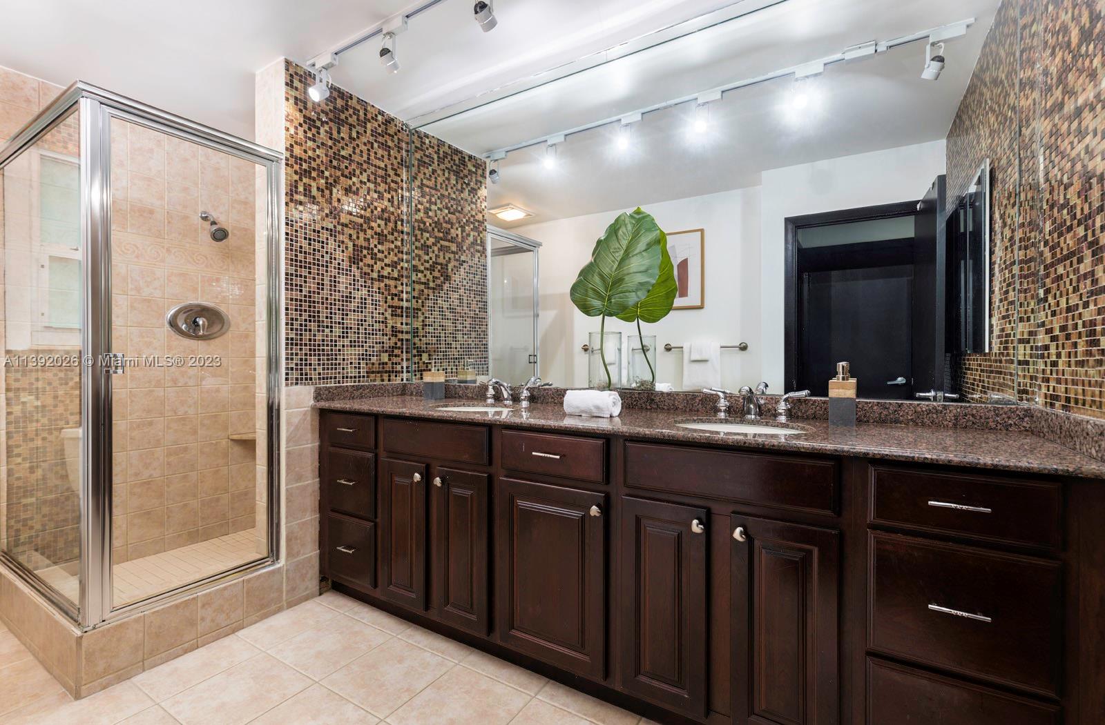 2800 Crystal Ct