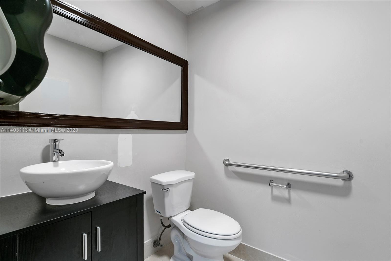 815 Ponce De Leon Blvd Unit: 3rd floor