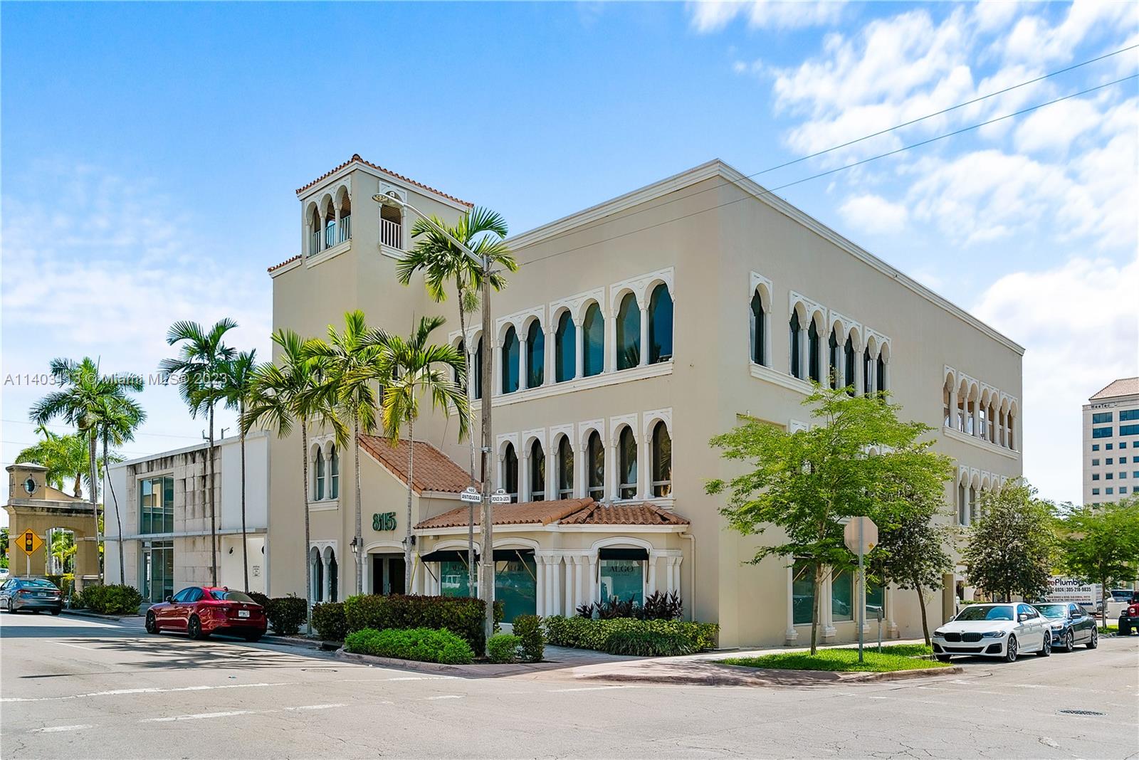 815 Ponce De Leon Blvd Unit: 3rd floor
