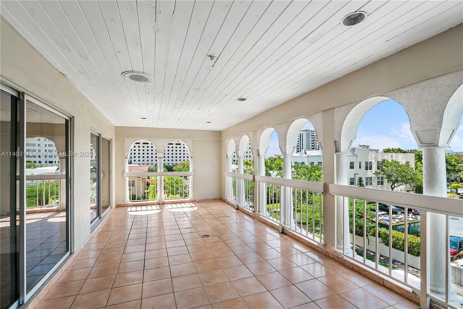 815 Ponce De Leon Blvd Unit: 3rd floor