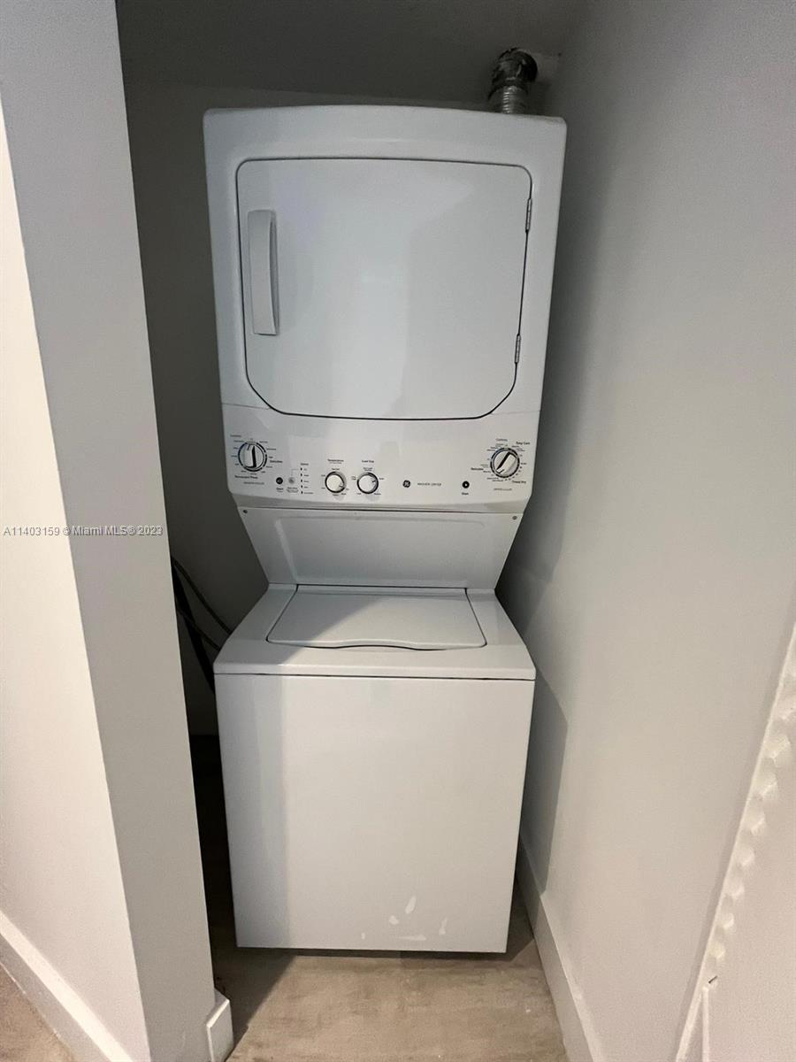 121 NE 34th St # 2101