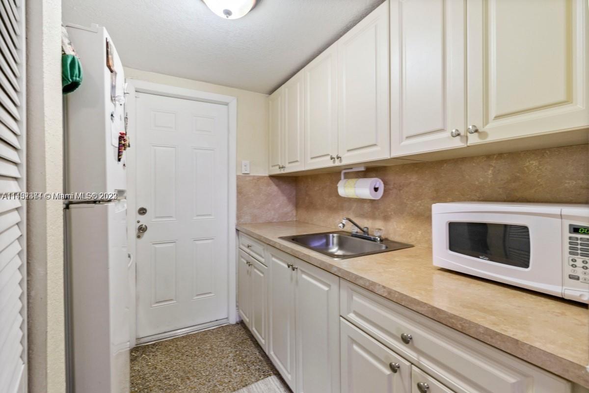 610 SW 36th Ct REAR
