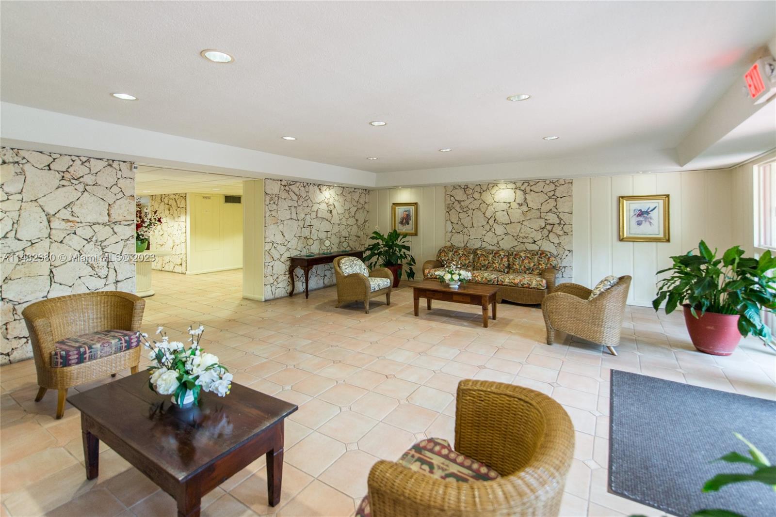 1205 Mariposa Ave # 431