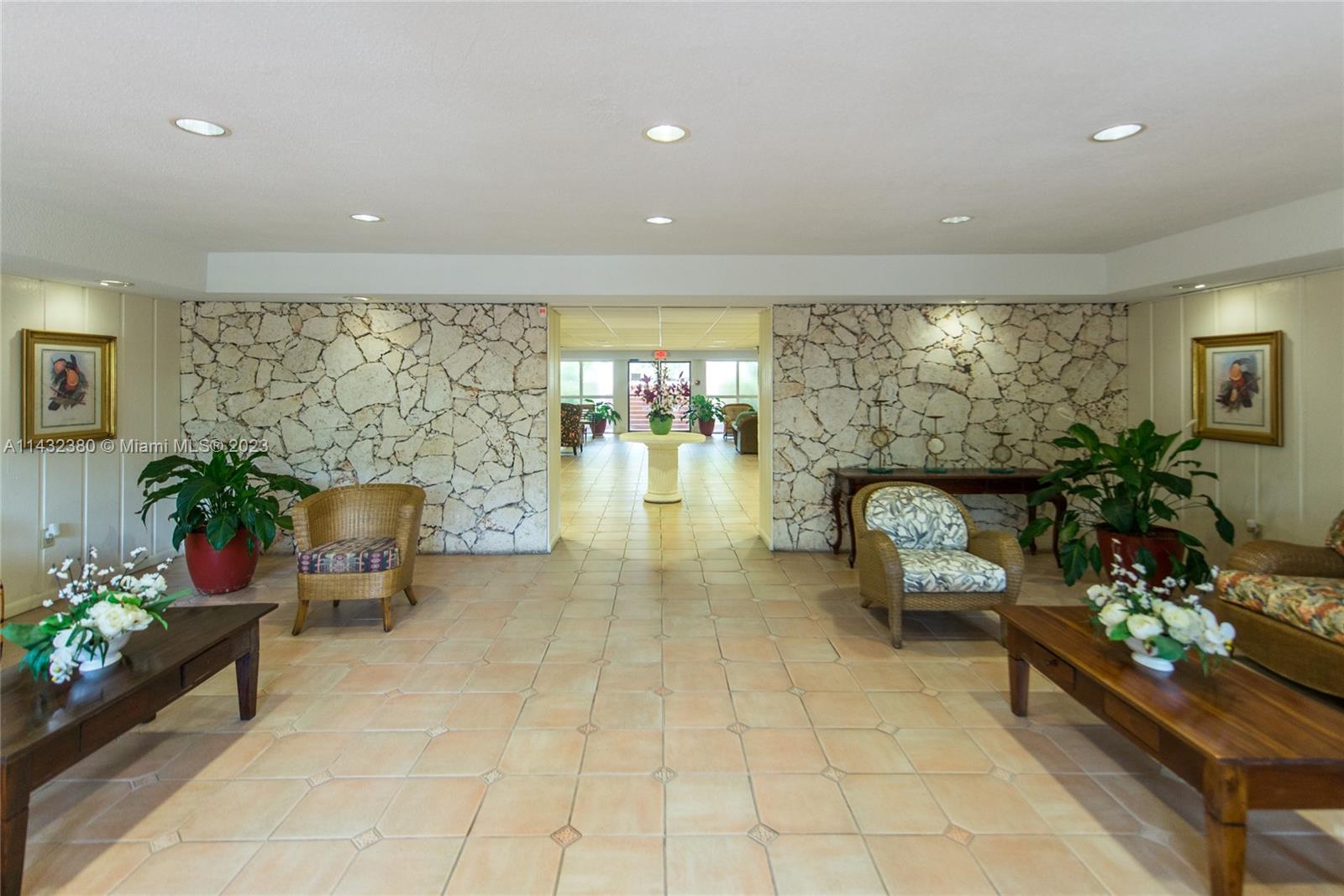 1205 Mariposa Ave # 431