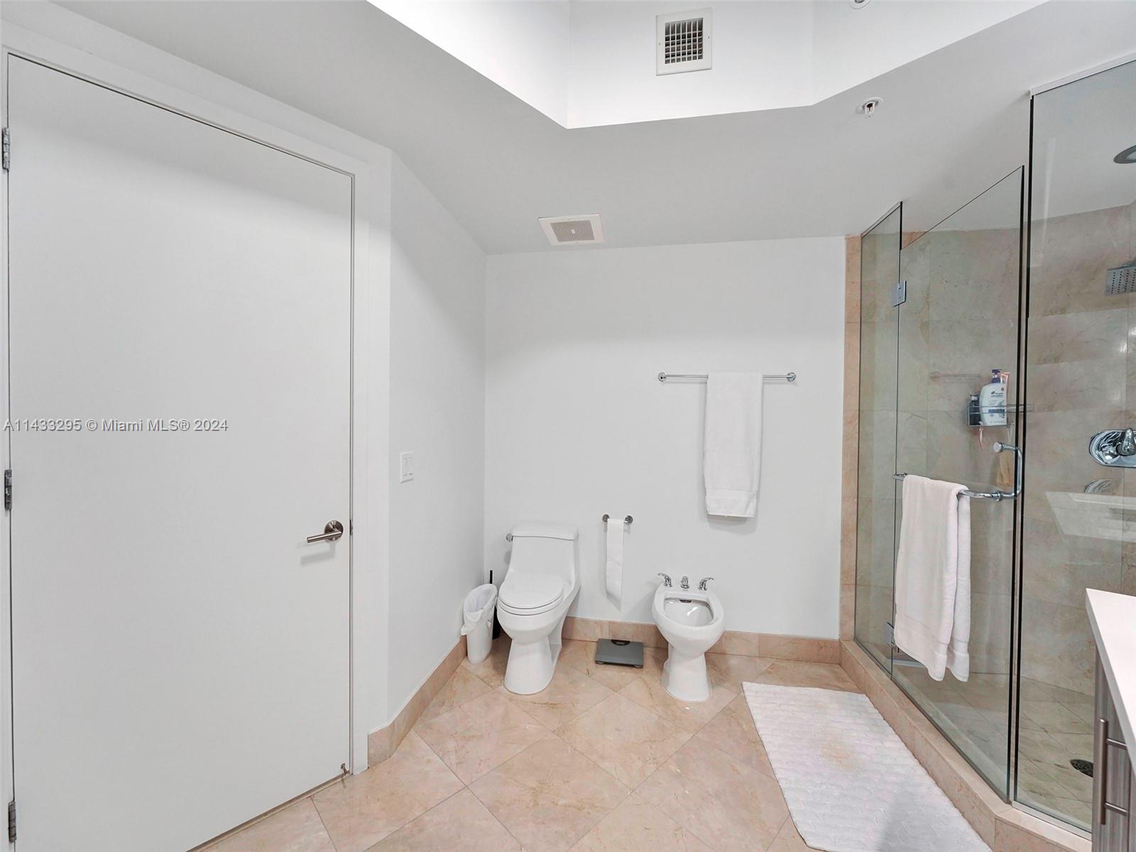 218 SE 14th St # 1501