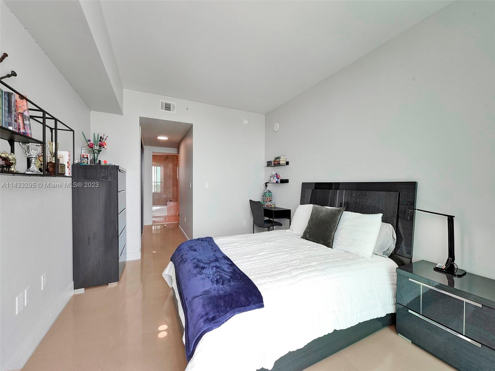 218 SE 14th St # 1501