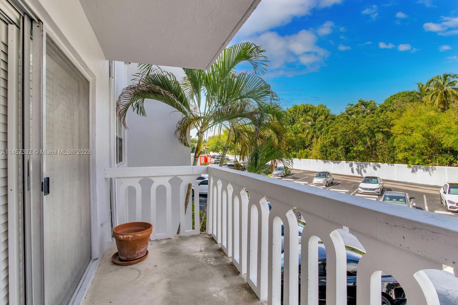 100 Edgewater Dr # 205