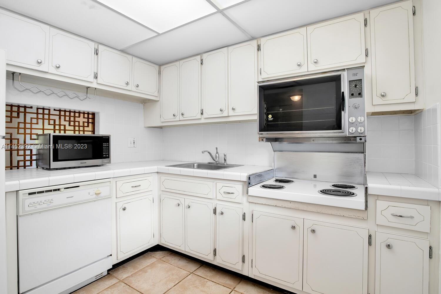 100 Edgewater Dr # 205