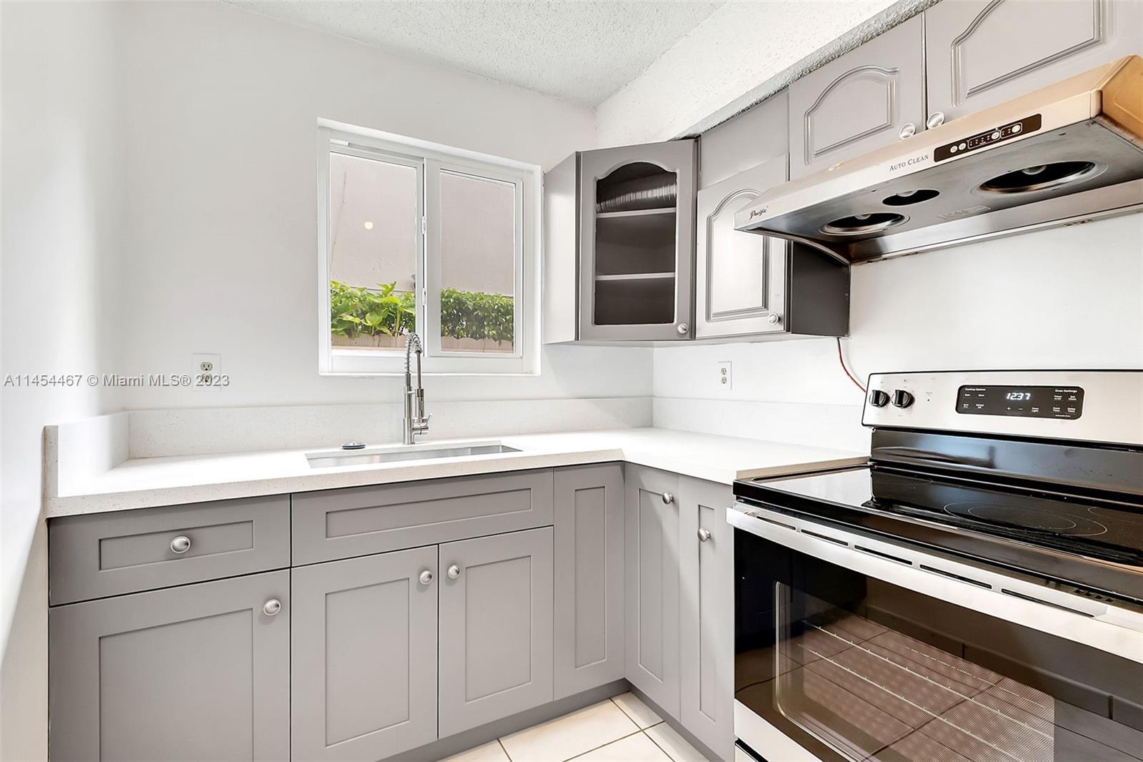 2754 SW 13th St Unit: 1st Floor