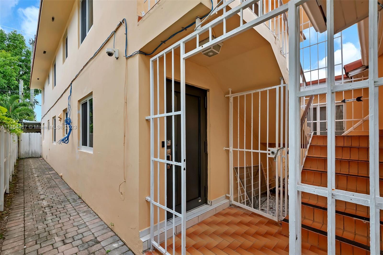 2754 SW 13th St Unit: 1st Floor