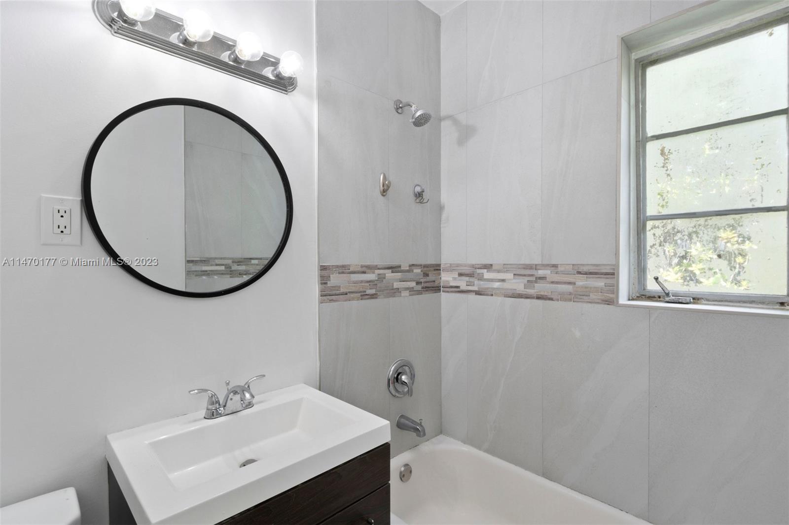 280 NW 41st Ave