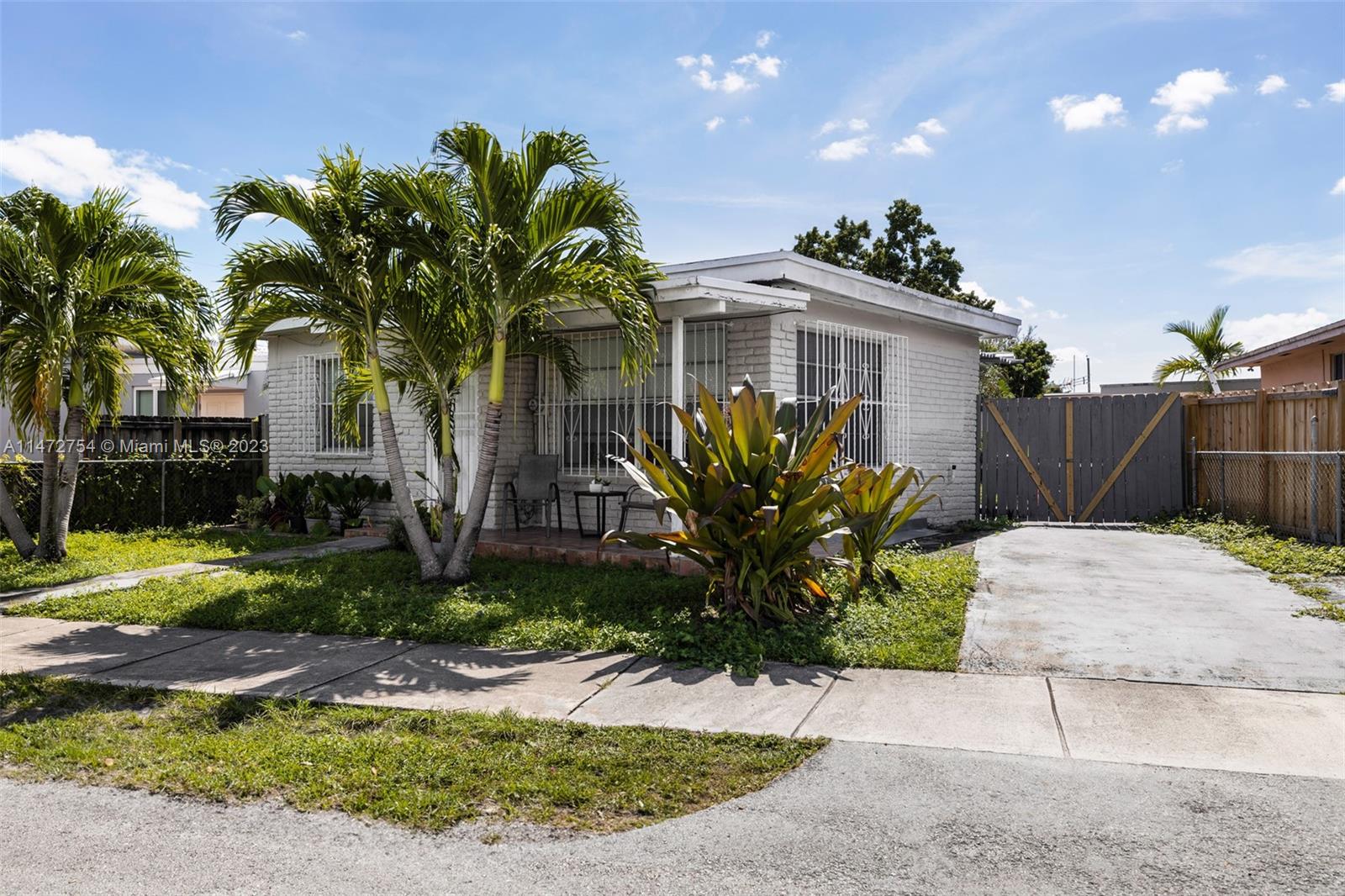 3040 SW 12th St