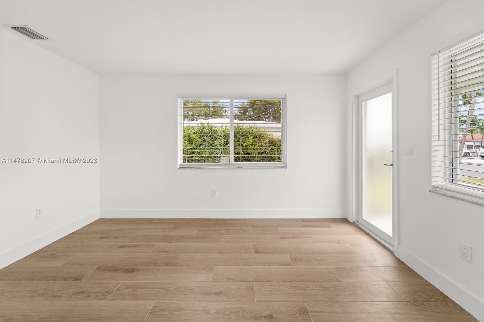 37 NW 49th Ave Unit: Front