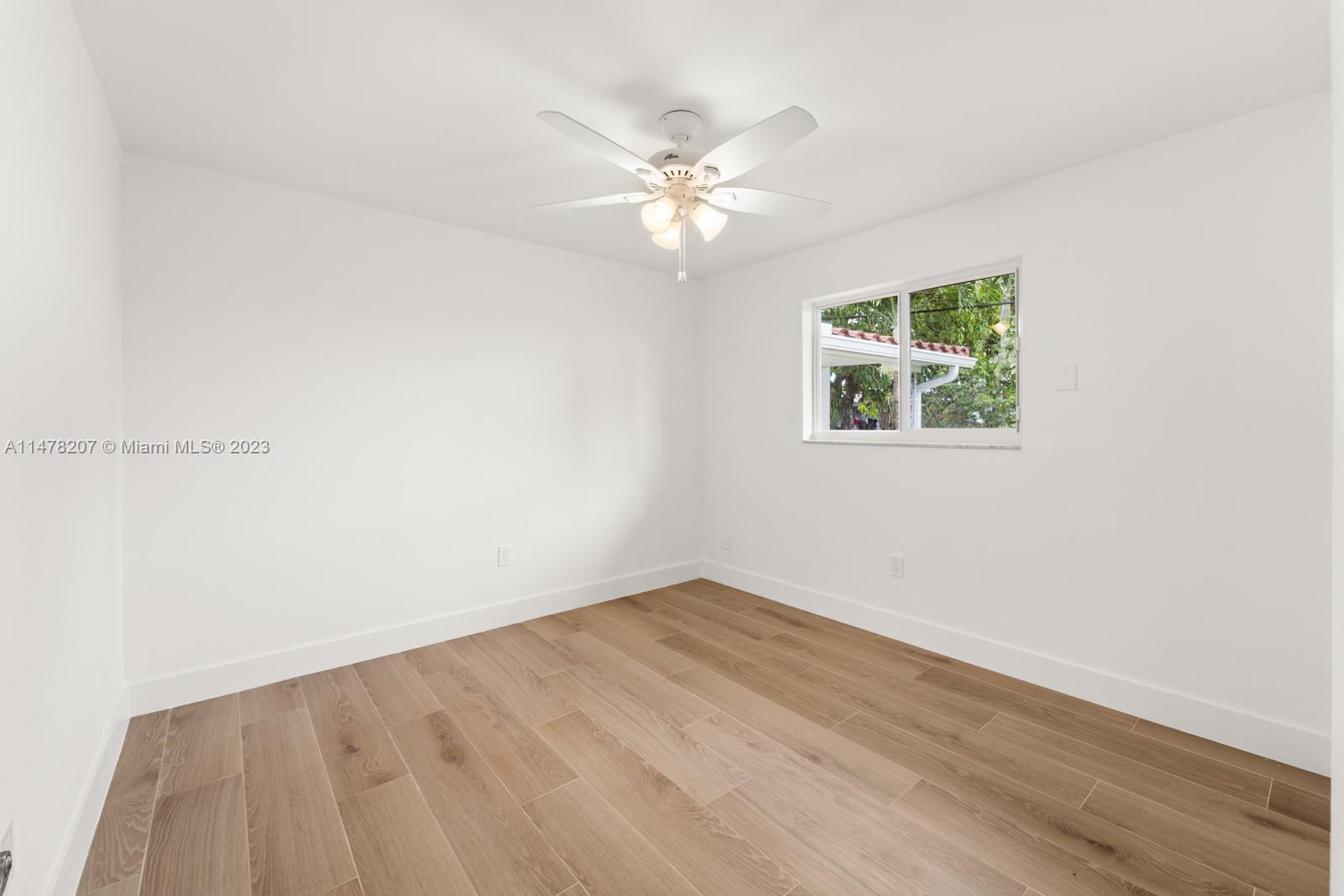 37 NW 49th Ave Unit: Front