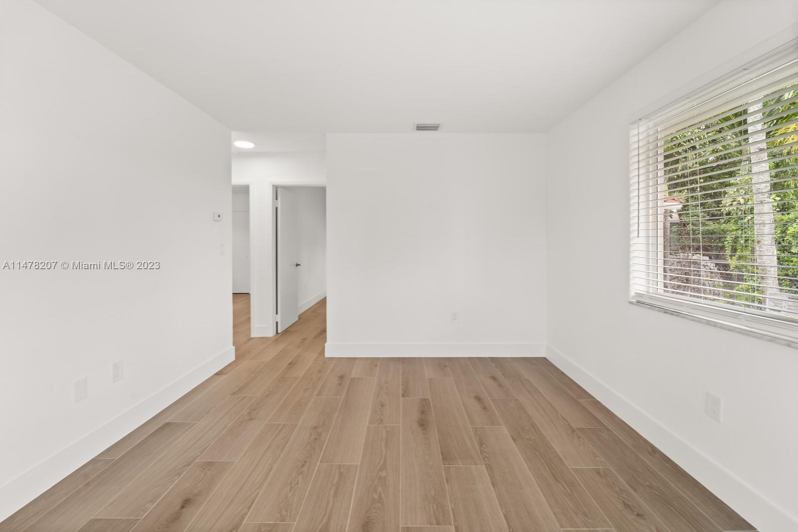 37 NW 49th Ave Unit: Front