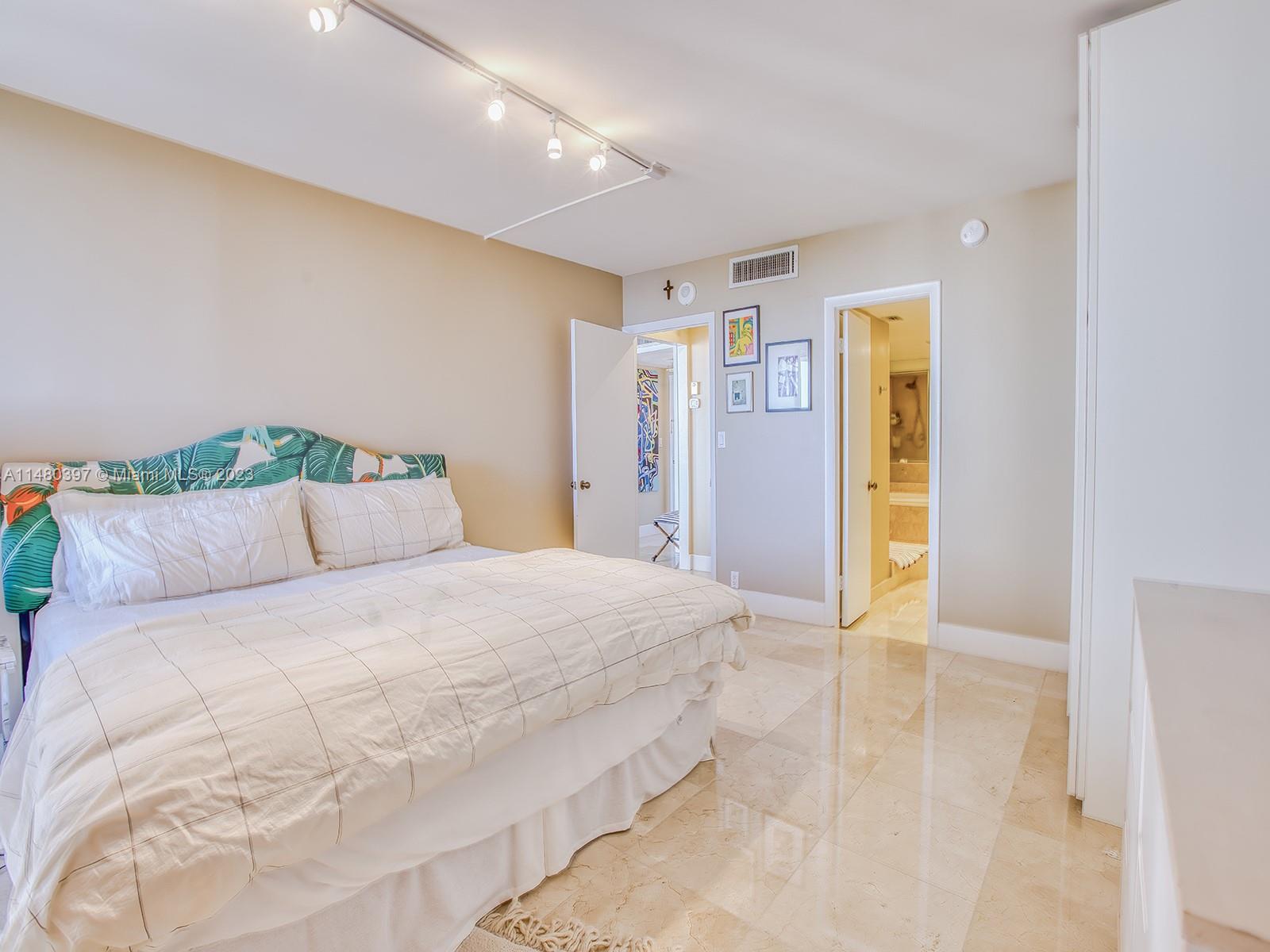 1121 Crandon Blvd # D804