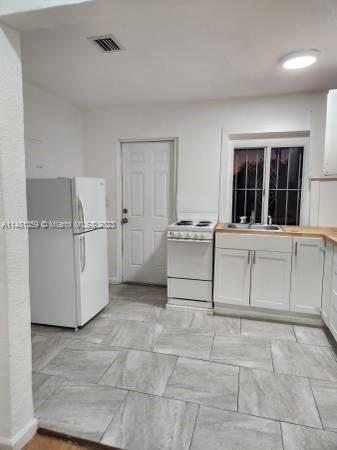 1049 NW 95th St # 2