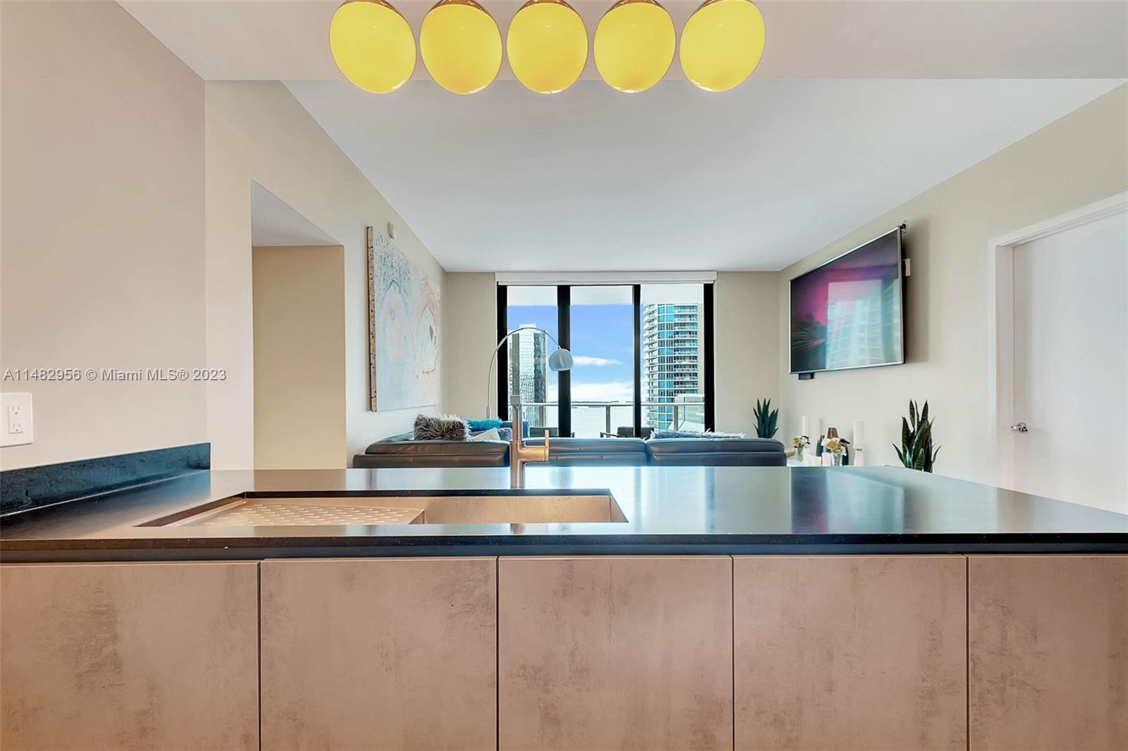 1010 Brickell Ave # 2502