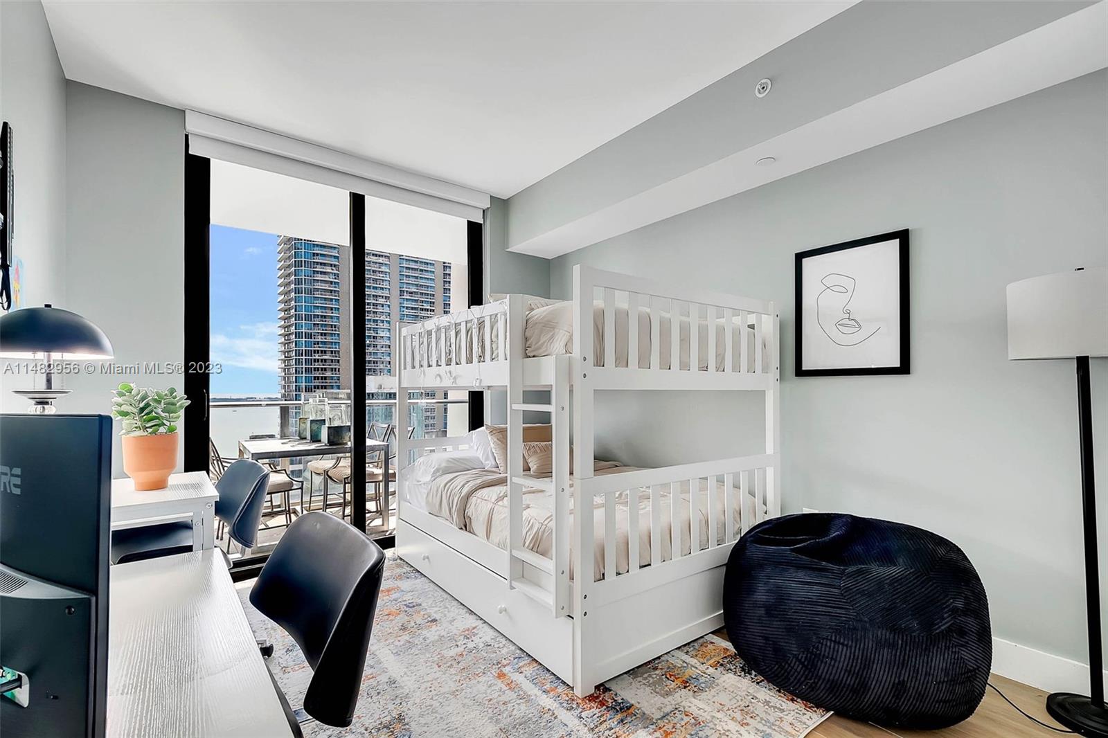 1010 Brickell Ave # 2502