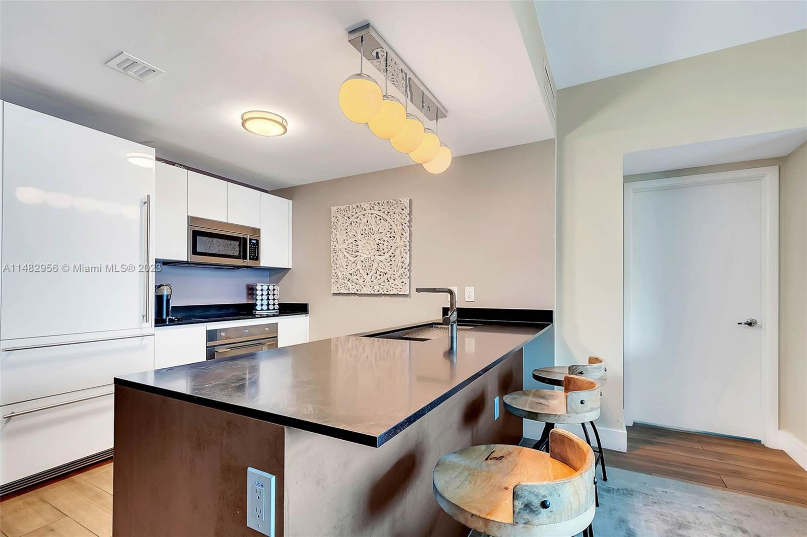 1010 Brickell Ave # 2502