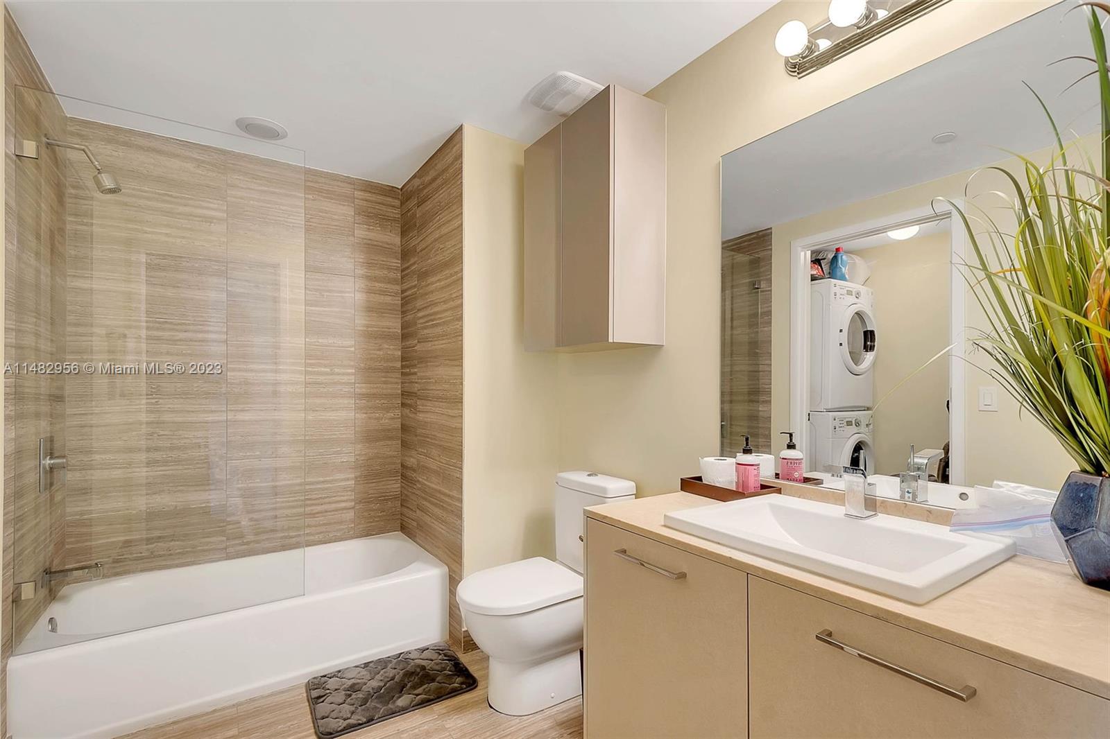 1010 Brickell Ave # 2502