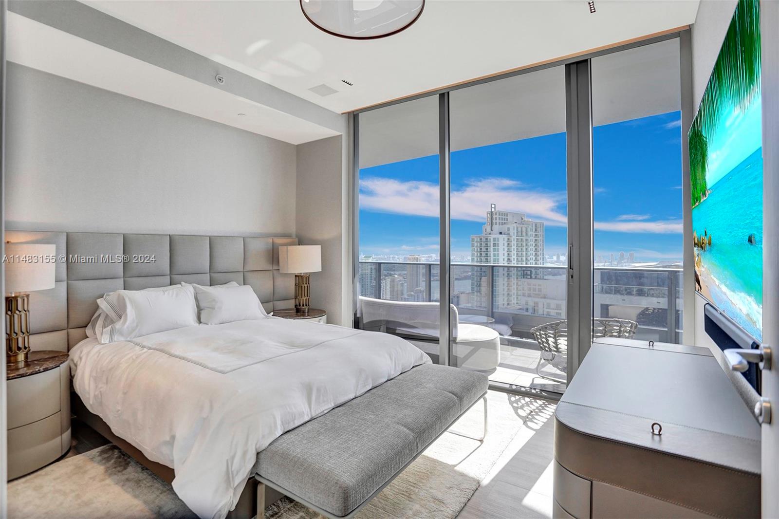 1000 Brickell Plz Unit: PH5208